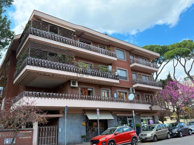 Appartamento in vendita di 184 m² in Via Giacinto Carini, 30