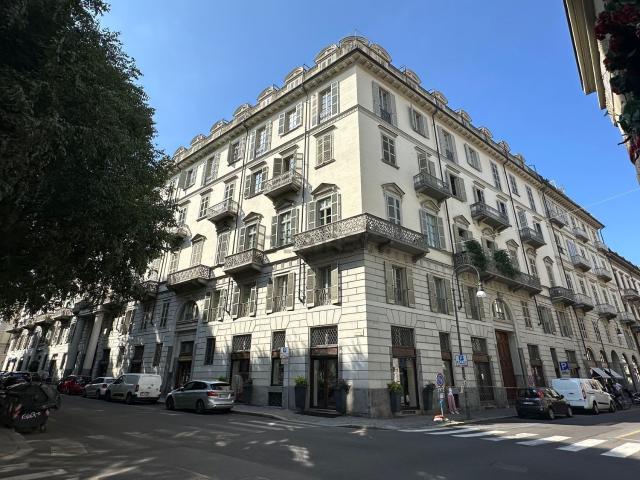 Appartamento in vendita di 184 m² in Via Giovanni Giolitti, 45