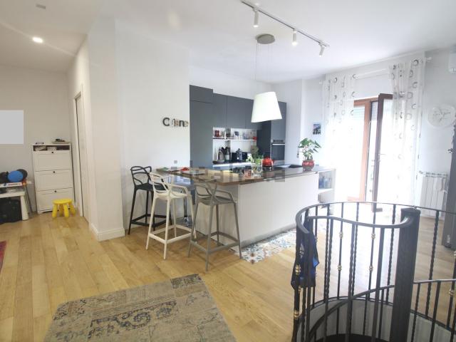 Appartamento in vendita di 184 m² in Via Gravina di Puglia, 14