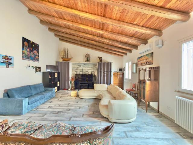 Appartamento in vendita di 184 m² in Via Grotte, 8
