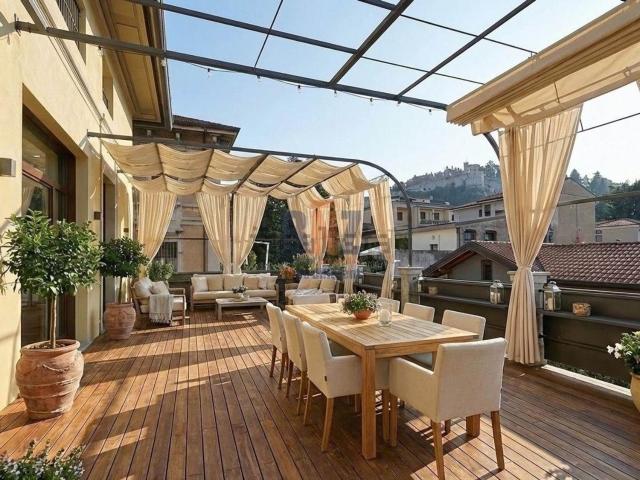Appartamento in vendita di 184 m² in Via Luigi Apollonio, 60