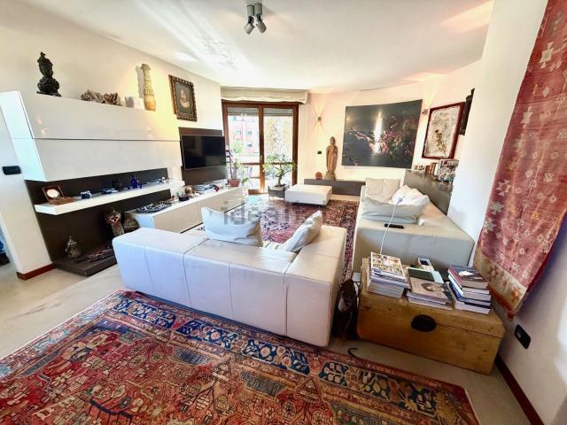 Appartamento in vendita di 184 m² in Via Marzabotto