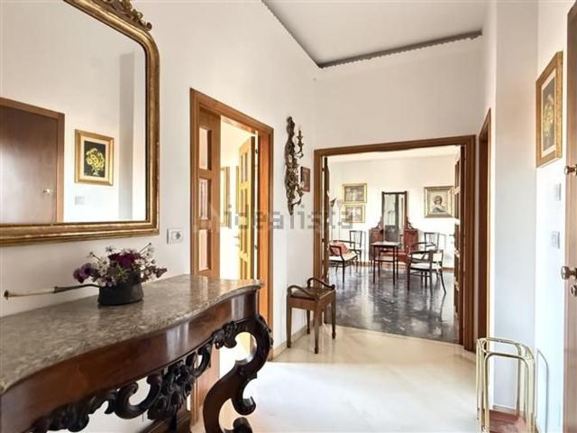 Appartamento in vendita di 184 m² in Via Umbria