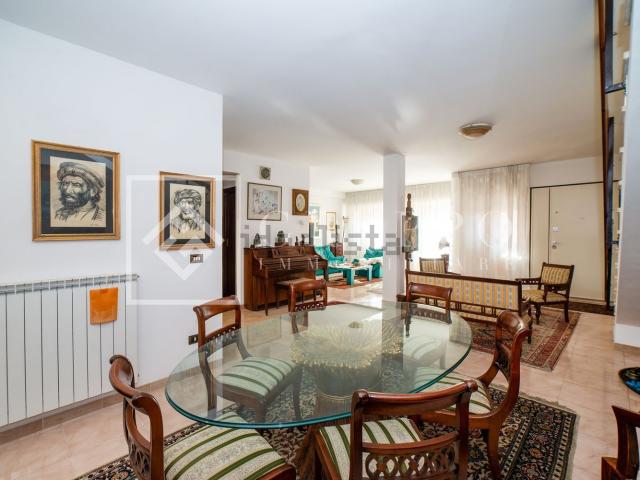 Appartamento in vendita di 185 m² in Via Carlo Emilio Gadda, 175