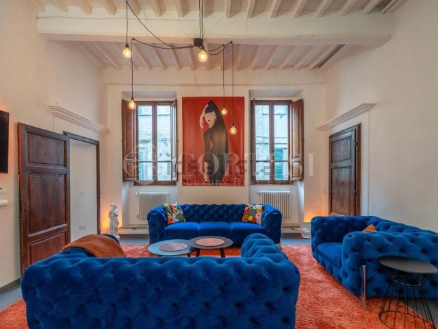 Appartamento in vendita di 185 m² in Via Cesare Battisti