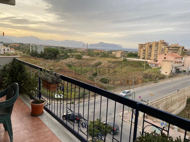 Appartamento in vendita di 185 m² in Via Città di Palermo, 112