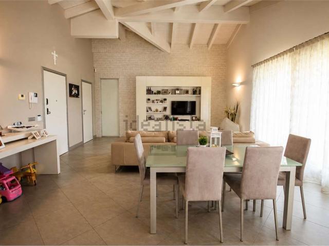 Appartamento in vendita di 185 m² in Via Claudia, 171