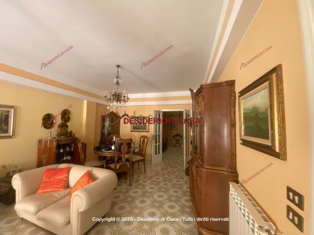 Appartamento in vendita di 185 m² in Via Antonino Sarzana, 42