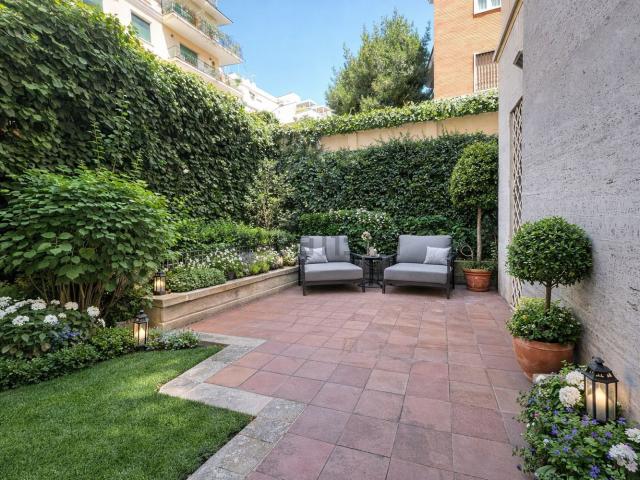 Appartamento in vendita di 185 m² in Via Alberto Caroncini