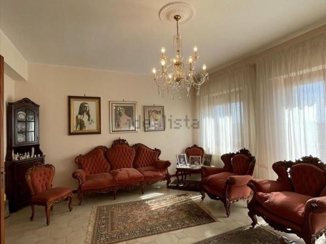 Appartamento in vendita di 185 m² in Via Alessandro Manzoni