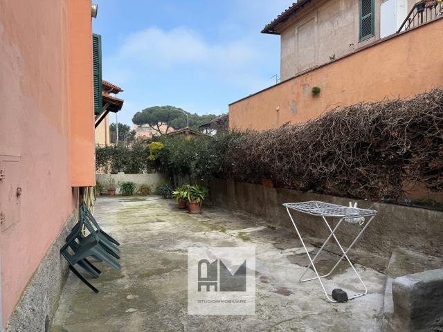 Appartamento in vendita di 185 m² in Via Appia Nuova, 677