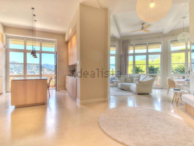 Appartamento in vendita di 185 m² in Via Aurelia Orientale, 81