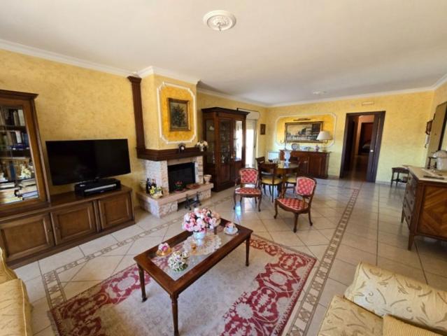 Appartamento in vendita di 185 m² in Via Garibaldini, 106