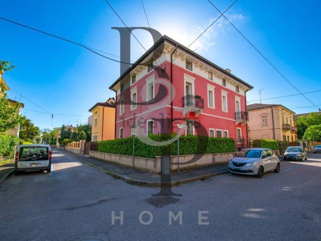 Appartamento in vendita di 185 m² in Via Giovanni Grioli, 3