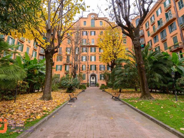 Appartamento in vendita di 185 m² in Via Giovanni Nicotera
