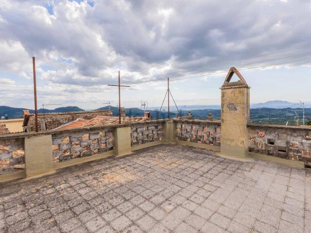 Appartamento in vendita di 185 m² in Via del Colle