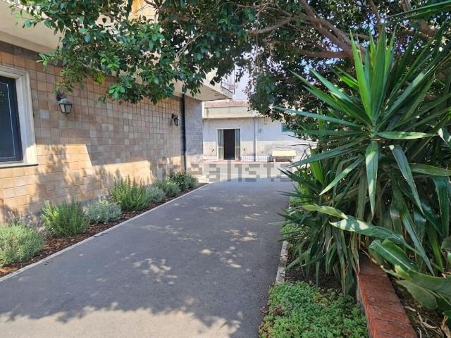 Appartamento in vendita di 185 m² in Via delle Camelie