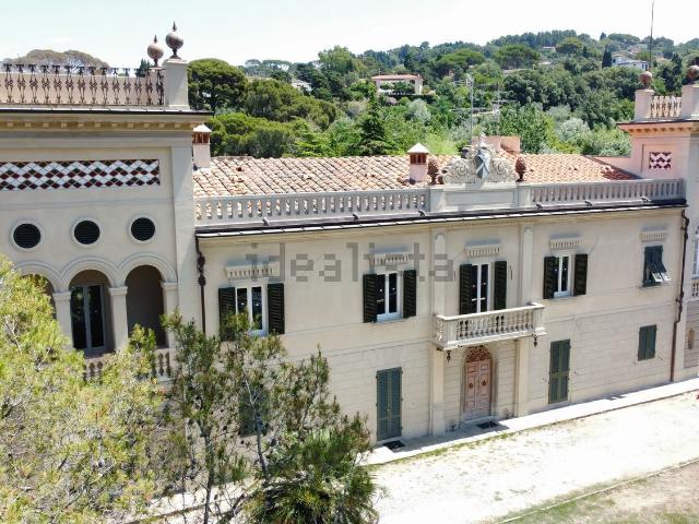 Appartamento in vendita di 185 m² in Via di Montenero, 259