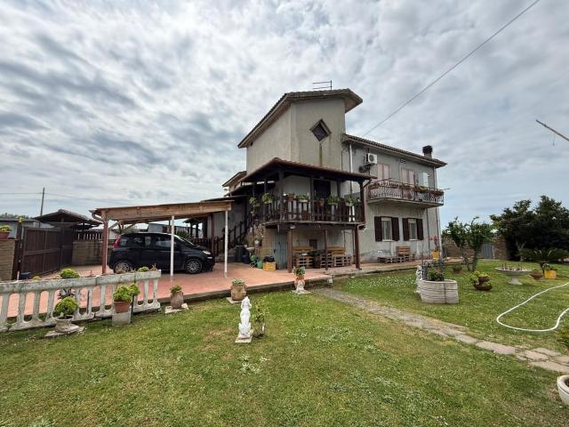 Appartamento in vendita di 185 m² in Via di Tragliatella