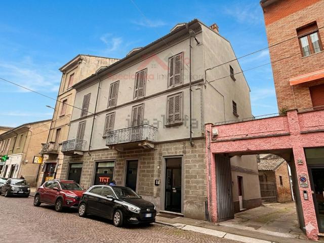 Appartamento in vendita di 185 m² in Via Emilia, 243