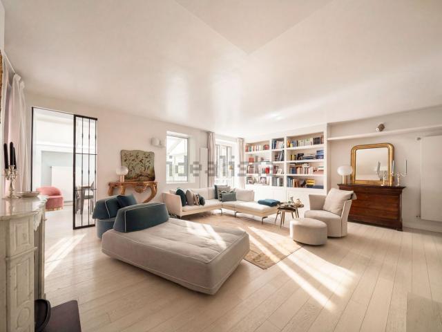 Appartamento in vendita di 185 m² in Via Filippo Carcano, 3