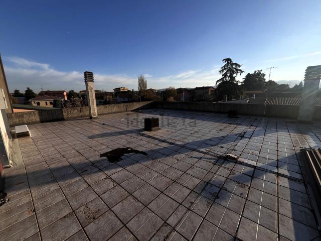 Appartamento in vendita di 185 m² in Via Friuli