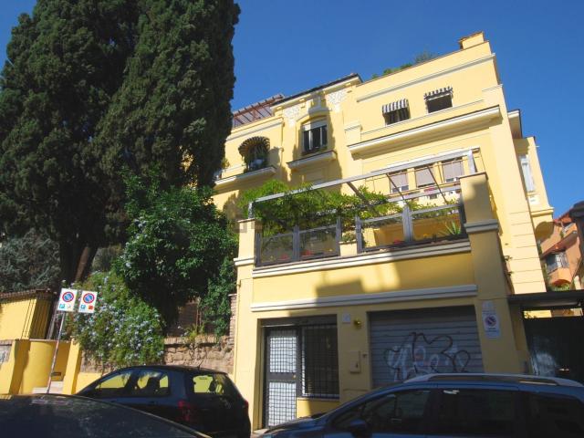 Appartamento in vendita di 185 m² in Via Ippolito Pindemonte, 30