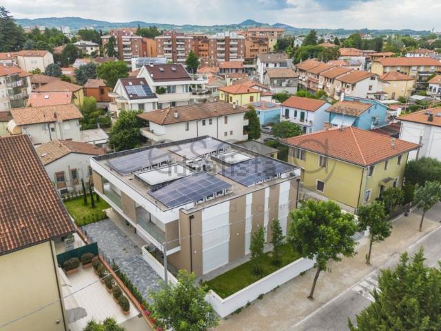 Appartamento in vendita di 185 m² in Via L. C. Farini, 281