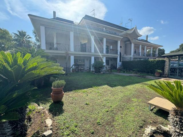 Appartamento in vendita di 185 m² in Via Lucrezia Romana, 102
