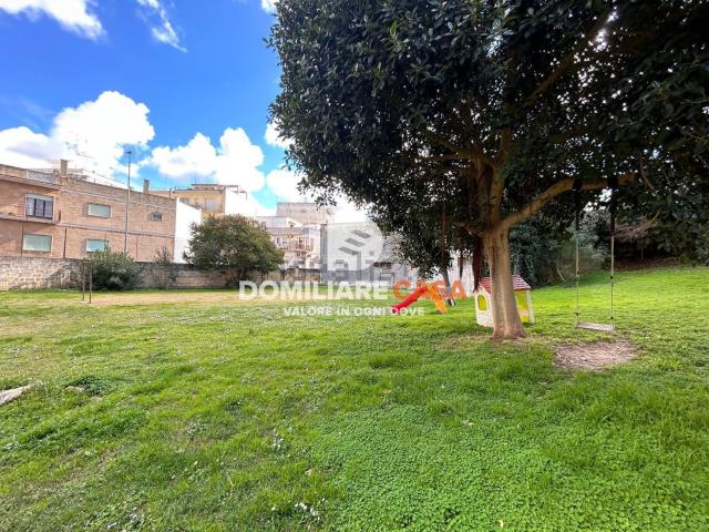 Appartamento in vendita di 185 m² in Via Luigi Corvaglia, 34