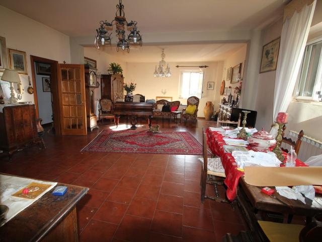 Appartamento in vendita di 185 m² in Via Martiri di Campo di Marte