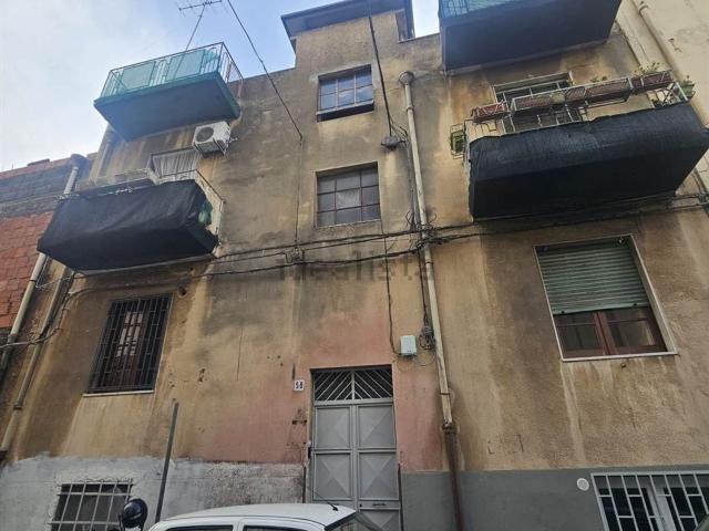 Appartamento in vendita di 185 m² in Via Salvo D&apos Acquisto, 58