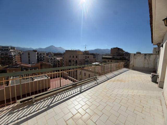 Appartamento in vendita di 185 m² in Via Sampolo
