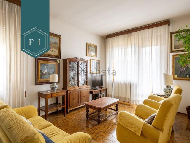 Appartamento in vendita di 185 m² in Via San Carlo