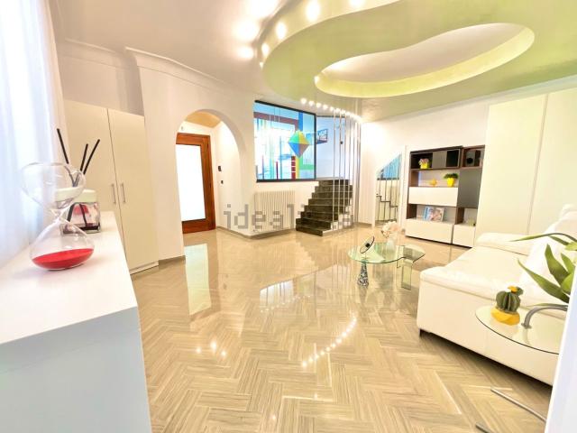 Appartamento in vendita di 185 m² in Via Scotellaro, 36