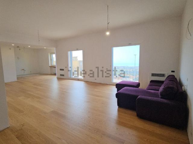 Appartamento in vendita di 185 m² in Via Papa Giovanni XXIII, 84