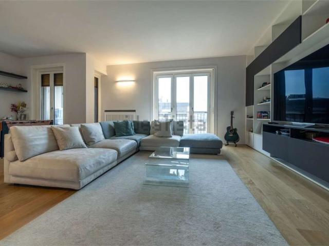 Appartamento in vendita di 185 m² in Via Passo di Brizio, 2