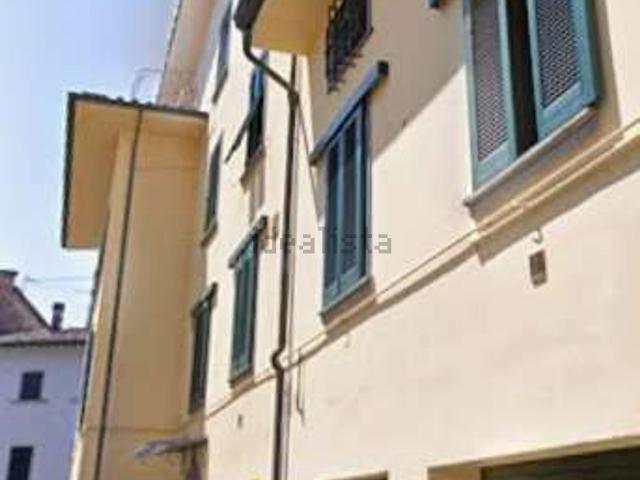Appartamento in vendita di 185 m² in Via V. Veneto, 1