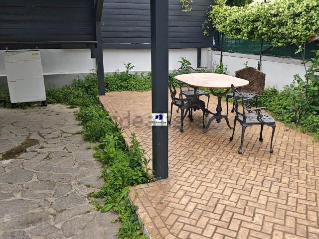 Appartamento in vendita di 185 m² in Via Vittorio Locchi