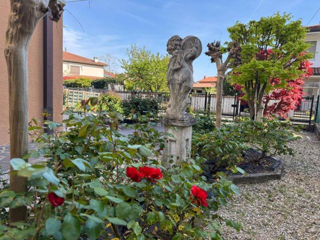 Appartamento in vendita di 185 m² in Via Vittorio Meneghello, 9