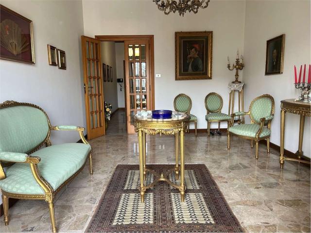 Appartamento in vendita di 185 m² in Piazza Bonaventura Zumbini, 25
