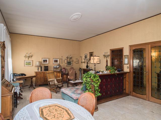 Appartamento in vendita di 186 m² in Via di Donna Olimpia