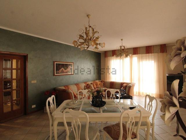 Appartamento in vendita di 186 m² in Via Francesco Crispi