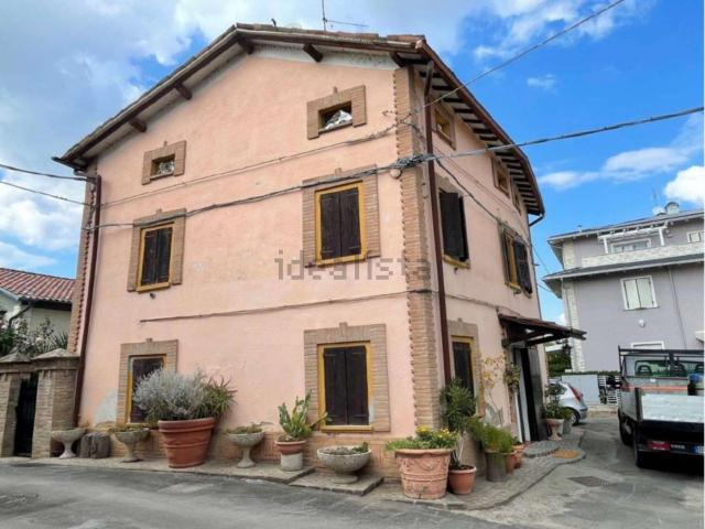 Appartamento in vendita di 186 m² in Via Madonnina