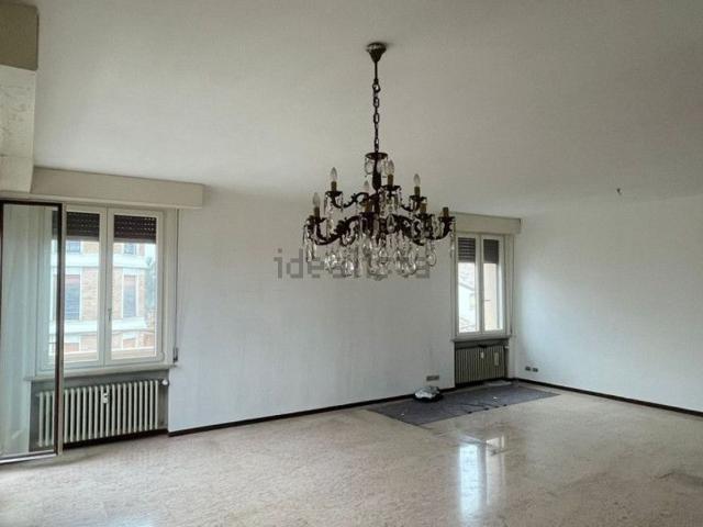 Appartamento in vendita di 186 m² in Via Madre Anna Maria Adorni