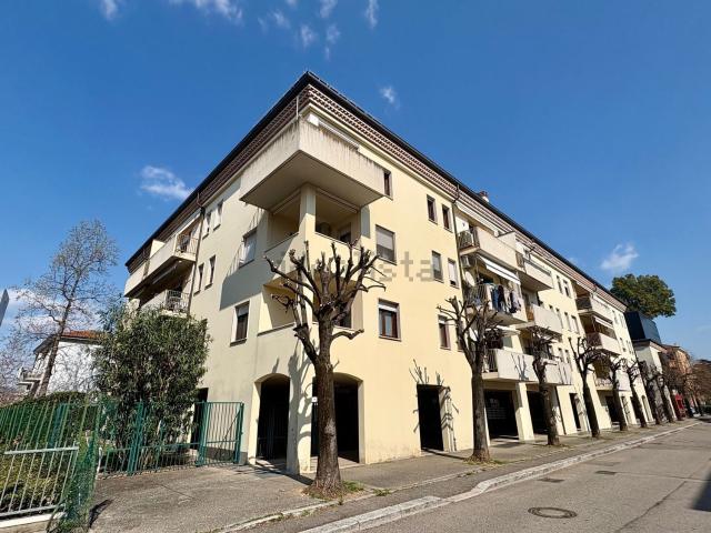Appartamento in vendita di 186 m² in Via Scuderlando, 44