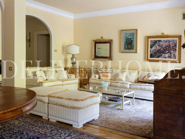 Appartamento in vendita di 186 m² in Via Val Gardena, 35