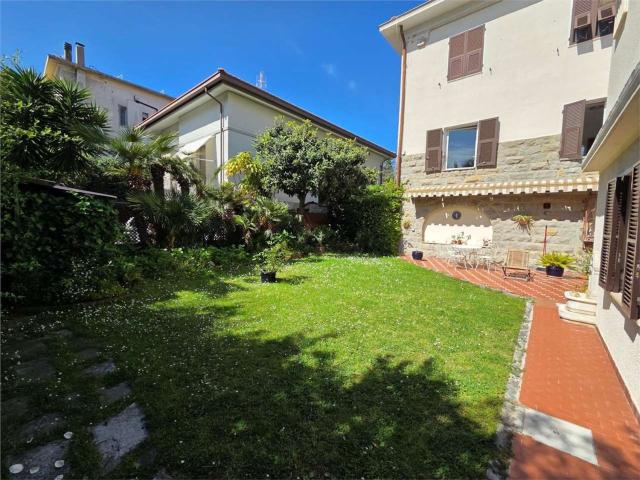 Appartamento in vendita di 186 m² in Via Vittorio Veneto, 30