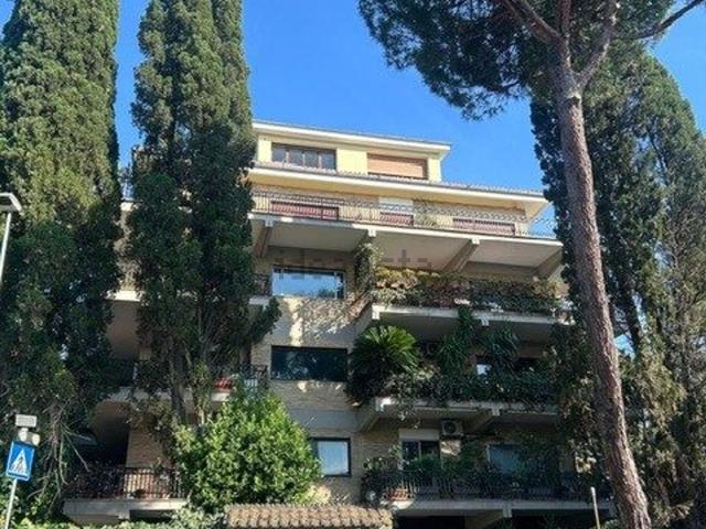 Appartamento in vendita di 186 m² in Viale Cortina d&apos Ampezzo