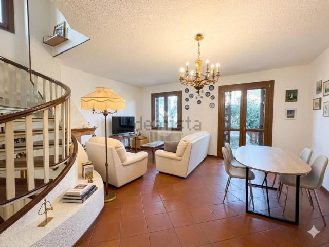 Appartamento in vendita di 187 m² in Via Alfredo Badiali, 2